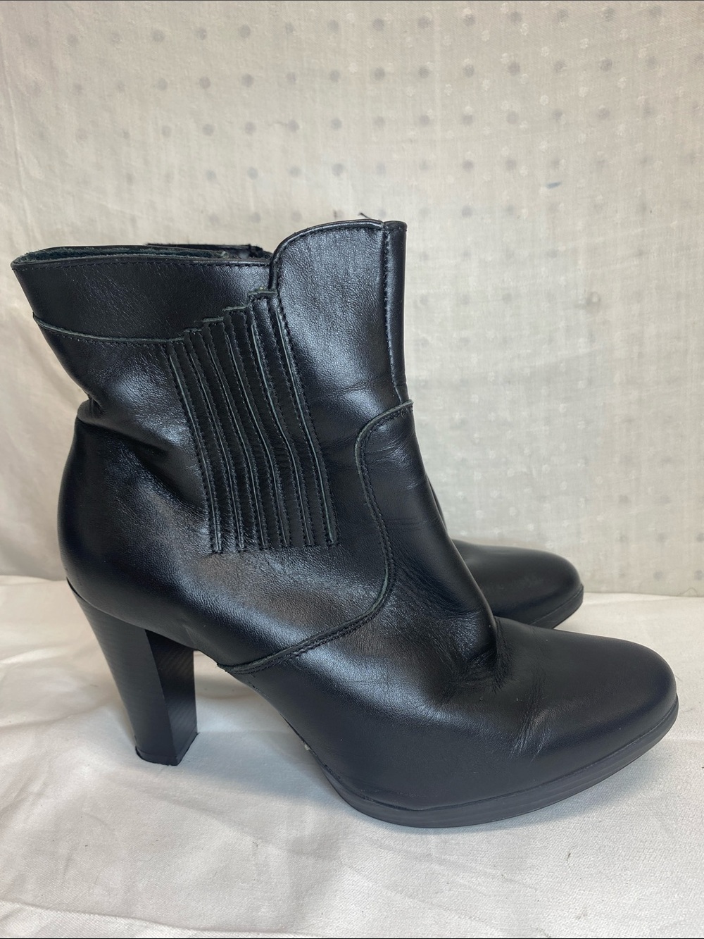 Black Leather Heeled Ankle Boots - Sleek Womens Booties Size 40